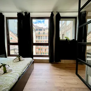 https://studio-sottoripa-87a-di-fronte-allacquario-genovabnb-it.hotelitalianriviera.com